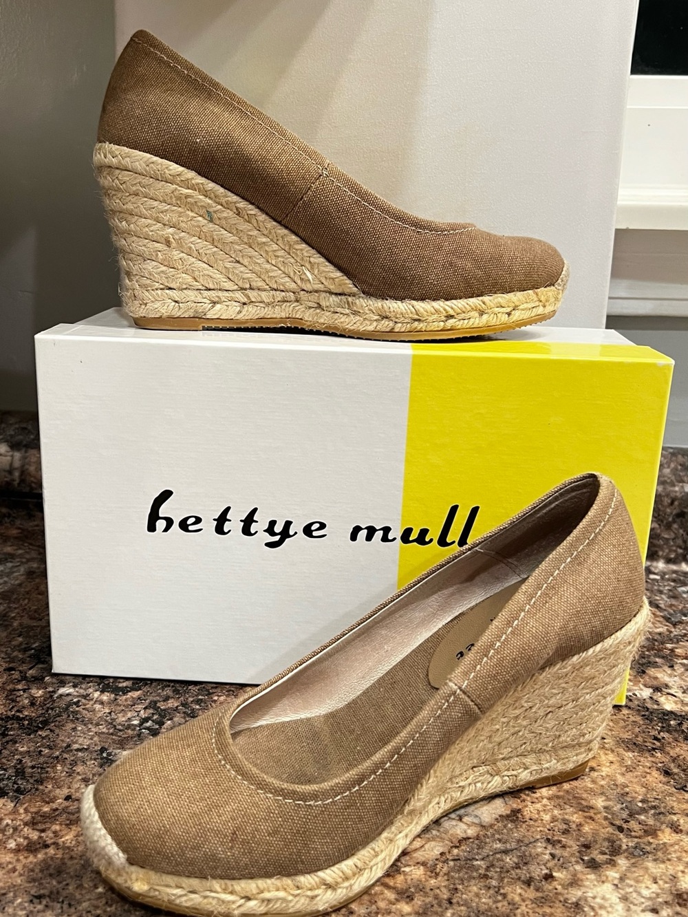 Bettye Muller Tan Canvas Espadrille Wedge Pumps 38(US size 8)